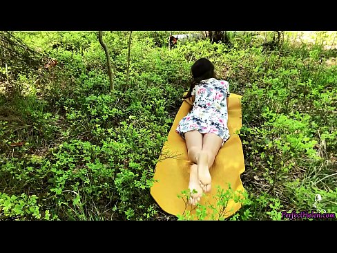 ❤️ ටින්ඩර් මත සිටින ආගන්තුකයෙක් මගේ පුකට ස්වයං වින්දනයේ යෙදෙන අතර වනාන්තරයේ දැඩි ආශාවකින් කෙලෙසයි අසභ්‍ය වීඩියෝව අප වෙත  ️❤