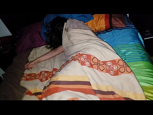 ❤️ ස්ටේප්සන් තම තරුණ සුළු මව නිදා සිටියදී ඇයට බැණ වදියි. අසභ්‍ය වීඩියෝව අප වෙත  ️❤